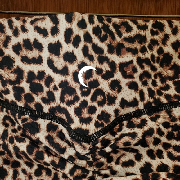 Zyia Leopard Double Scrunchy Hustle Short Size XS - Picture 4 of 4